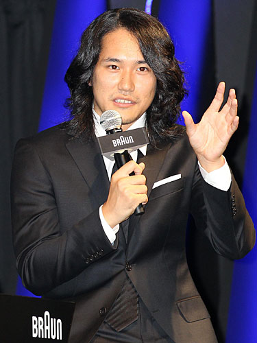 【画像・写真】凄い！３カ国語であいさつ　松山ケンイチ「ビシッと決めてきました」