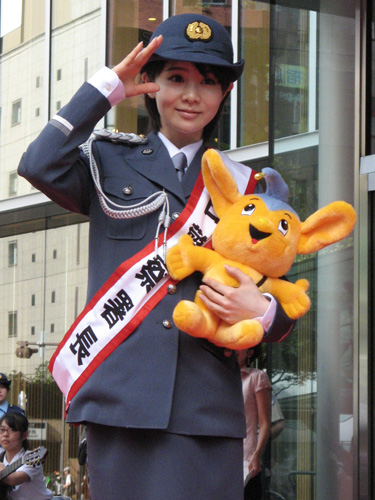 警視庁赤坂警察署の１日署長を務めた森田美位子