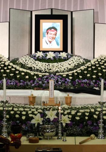 【画像・写真】山内賢さん通夜　和泉雅子、天国で「日活会を」