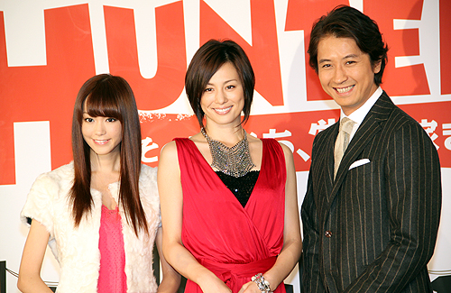 連続ドラマ「ＨＵＮＴＥＲ」制作発表に登場した（左から）桐谷美玲、米倉涼子、谷原章介