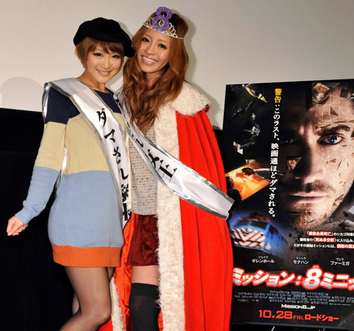 映画「ミッション：８ミニッツ」公開前イベントに参加した（右から）小森純、鈴木奈々