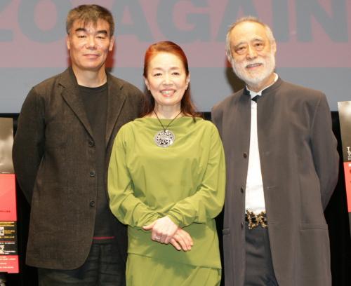 伊丹十三回顧上映会「ＪＵＺＯ　ＡＧＡＩＮ」に出席した（左から）村田雄浩、宮本信子、津川雅彦