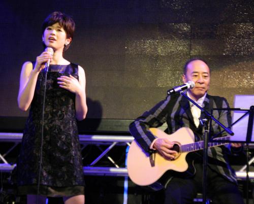 【画像・写真】伊藤美裕　モト冬樹と「六本木ララバイ」デュエット