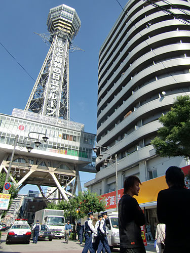 【画像・写真】空から銀色の物体が！通天閣騒動“犯人”は「カイジ」