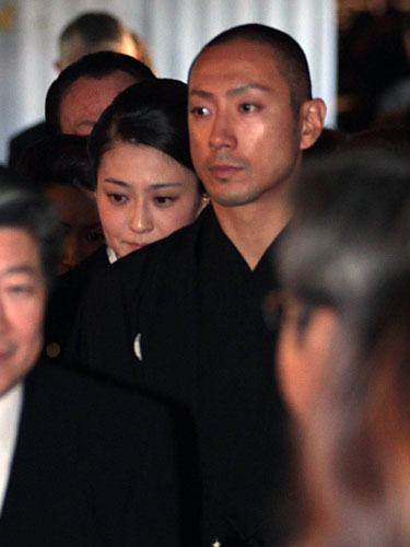 【画像・写真】中村芝翫さんの遺骨、新歌舞伎座の“舞台”に