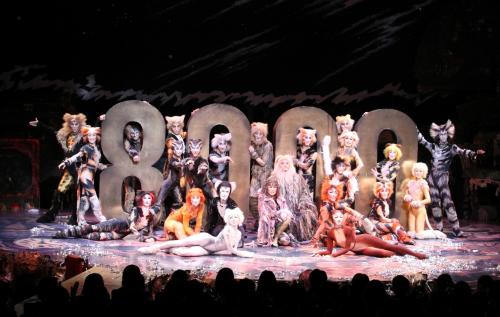 劇団四季によるミュージカル『キャッツ』が通算公演８０００回を達成！