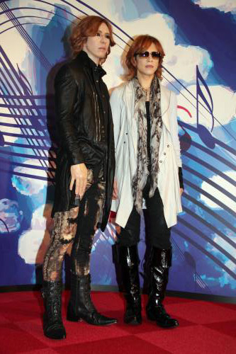 【画像・写真】帰国後慌しかった　ＹＯＳＨＩＫＩ　カメラマンの注文には笑顔でＮＧ