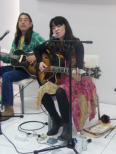スポニチプラザ大阪で「鰻谷にょろにょろライブ！」を開催した女性ブルースシンガーのＮａｃｏｍｉ