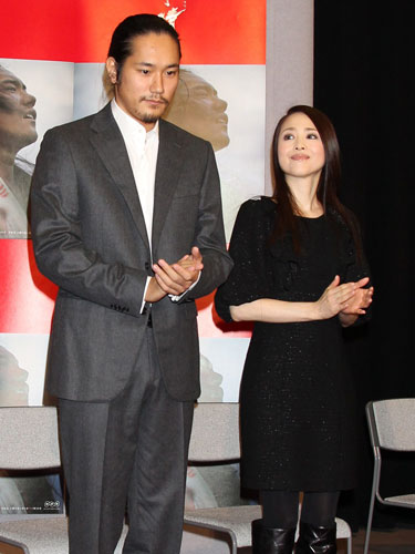 ＮＨＫ大河ドラマ「平清盛」初回完成披露試写会で会見に臨んだ松山ケンイチ（左）と松田聖子