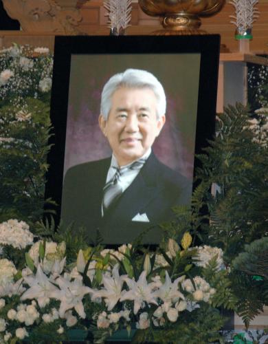 【画像・写真】市川森一さん故郷で別れ　中村知事「長崎を見守って」