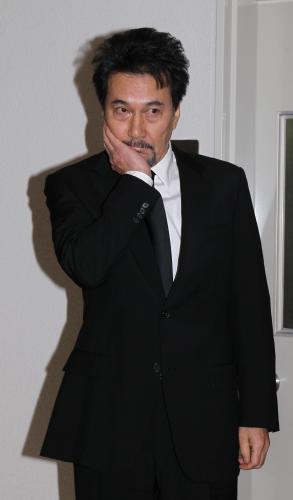 市川森一さん告別式に参列した役所広司は、森田芳光監督の死去と重なり沈痛な表情