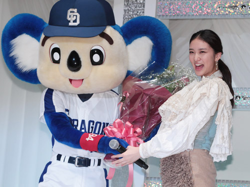 【画像・写真】武井咲１８歳に…ファン１０００人祝福に「幸せです」