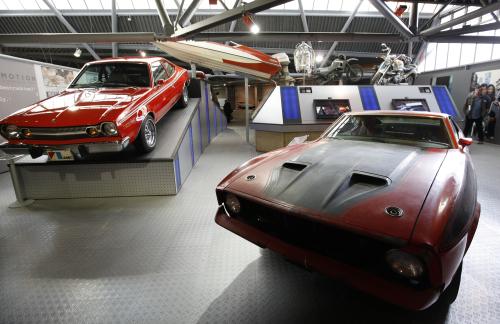 英国南部ブロッケンハーストの自動車博物館で１７日から一般公開されるボンドカー