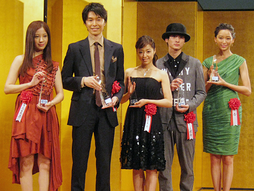 「エランドール賞」新人賞を受賞した（左から）吉高由里子、長谷川博己、井上真央、高良健吾、杏