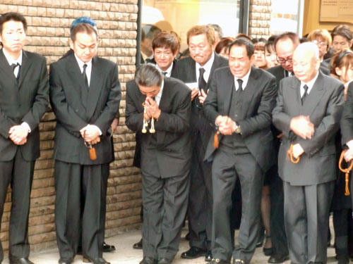 【画像・写真】大平シローさん告別式　レツゴーじゅん「君は天才だった」