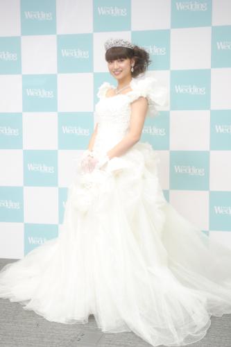 総額７億円の豪華ジュエリーを着用してウエディングドレスショーに参加した平愛梨　