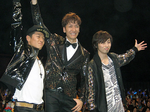 新曲「ＦＬＹ　ＨＩＧＨ」の発売記念イベントを開催したｗ－ｉｎｄｓ．（左から）緒方龍一、橘慶太、千葉涼平