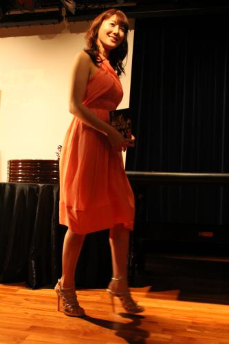 「ラスベガス」ＤＶＤ発売記念イベントにゴージャスなドレス姿で登場した安めぐみ