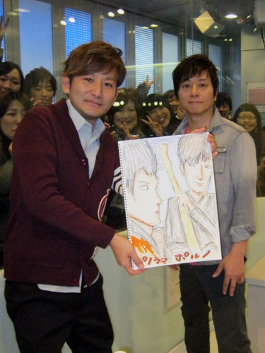 ＴＯＫＹＯ　ＦＭ「ＣＯＵＮＴＤＯＷＮ．ｊｐ」にスペイン坂スタジオから生出演したポルグラフィティの新藤晴一（左）と岡野昭仁