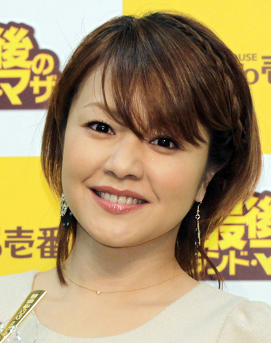 ラジオ番組にゲスト出演し、結婚について語る中澤裕子