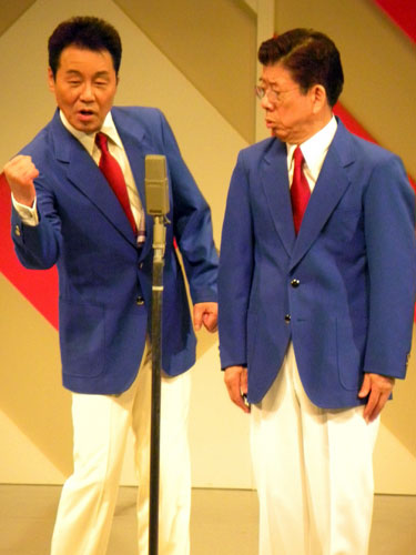 ＮＧＫで開かれた吉本興業創業１００周年特別公演２日目に出演し、西川きよしと漫才を披露した五木ひろし