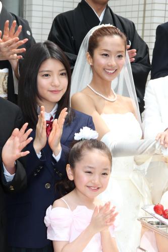 ＴＢＳ系連続ドラマ「パパドル！」製作発表に登場した（左から）川島海荷、谷花音、優香