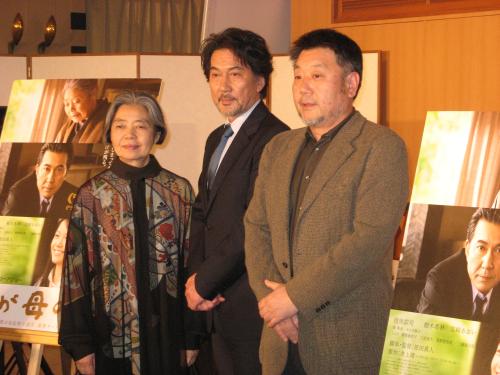 映画「わが母の記」の会見に臨んだ（左から）樹木希林、役所広司、原田眞人監督
