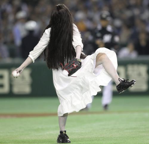 日本ハム－ロッテ戦の始球式に登場した貞子