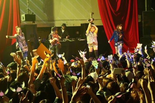 東京・渋谷ＷＯＭＢでアルバム「ＣＯＬＬＥＣＴＩＯＮ」の購入者限定ライブを開催した２ＮＥ１