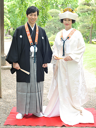 【画像・写真】東＆安　幸せＭＡＸ！欽ちゃん“父親役”で仏前挙式