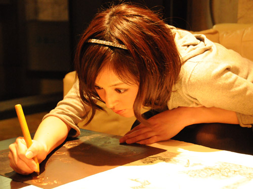 【画像・写真】脱“美しすぎる”宣言　銅版画家・小松美羽、世界へ羽ばたく