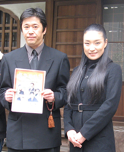 結婚を発表した若山騎一郎と仁美凌（撮影は２０１０年３月）