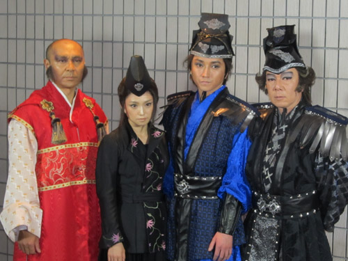 舞台「シレンとラギ」の公開稽古を行った（左から）高橋克実、永作博美、藤原竜也、古田新太