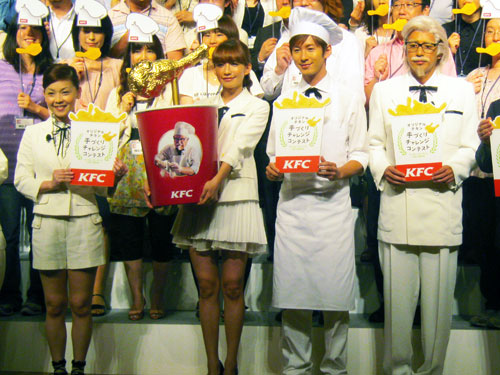 ＫＦＣ「オリジナルチキン手作りチャレンジコンテスト」に参加した（左から）はしのえみ、優木まおみ、寺田真二郎、チュートリアル・徳井義実