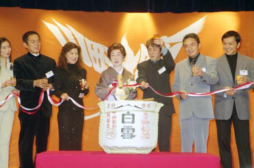 【画像・写真】山田五十鈴さん死去　「養子会」市村正親らが送り出す