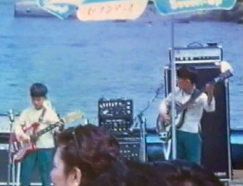 フィンガー５の前身「ベイビーブラザーズ」時代に三浦海岸で行った初ライブの８ミリフィルム、左がギターの晃、右がベースの正男