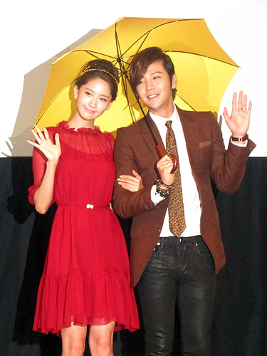 韓国ドラマ「ラブレイン」会見に出席したチャン・グンソクと少女時代ユナ