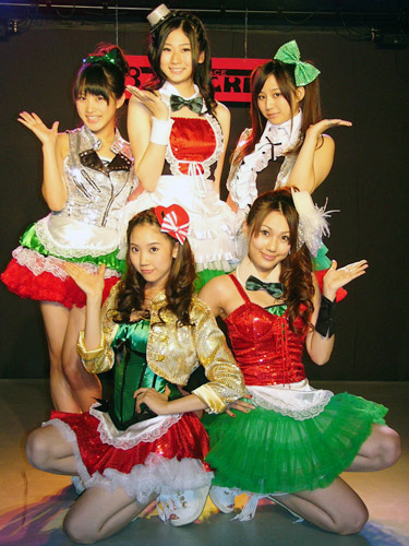 関西発のアイドルユニット「Ｐｉｚｚａ・Ｙａｈ！」（前列左から）伊藤綾美、ＹＵＫＡ（後列左から）おぎのかな、西永京子、宮崎梨緒