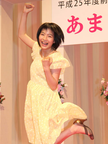 ＮＨＫ朝ドラ「あまちゃん」ヒロインで、アイドル海女さん役に挑戦する能年玲奈はフォトセッションで弾ける素顔を見せた