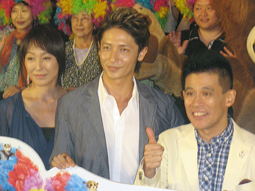 映画「マダガスカル３」の初日舞台あいさつに登場した（左から）高島礼子、玉木宏、柳沢慎吾