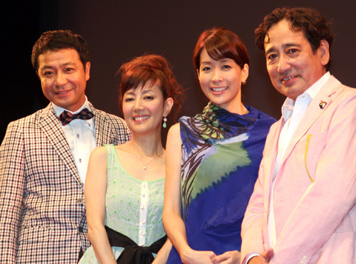 映画祭「キンダー・フィルム・フェスティバル」オープニングレッドカーペットイベントに登場した（左から）中山秀征、戸田恵子、内田恭子、ルー大柴