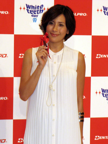「ホワイトティースアワード２０１２」の授賞式に出席した長谷川理恵