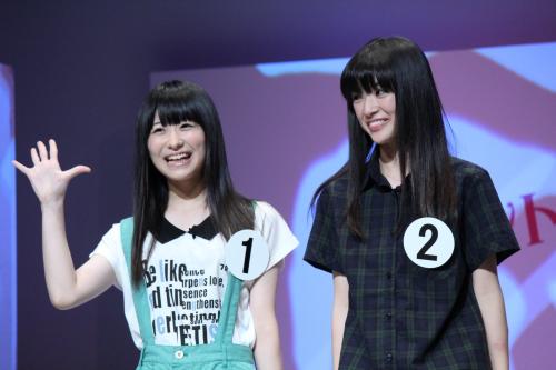 「３７ｔｈホリプロタレントスカウトキャラバン２０１２」の演技審査で、漫才を披露した菅野莉奈さん（右）と川上桃子さん