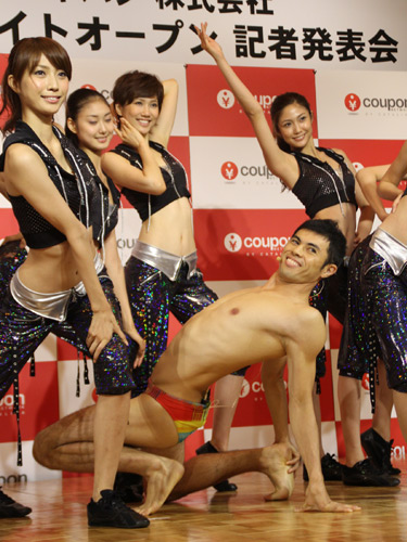 【画像・写真】小島よしお　スギちゃん代役でワイルドネタ「海パンに穴開いてるぜ」