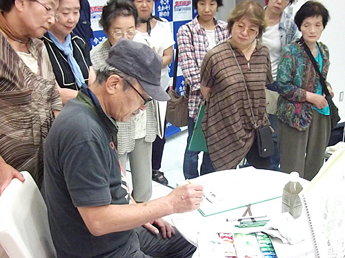 参加者一人、一人の作品を講評する寺田みのる氏