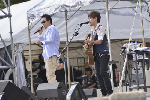 大阪・万博公園で、復帰後初ライブを開催したコブクロ