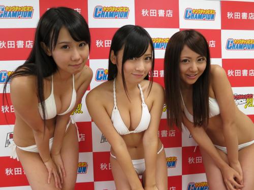 グランプリに選ばれた（左から）相原美咲、池上紗理依、由井香織