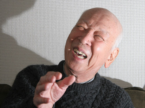 ２日に都内の自宅で死去した大滝秀治さん。２００６年スポニチ文化芸術大賞の優秀賞を受賞し、笑顔でインタビューに答える