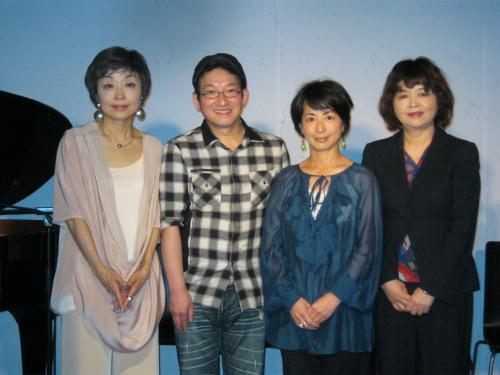 ラジオ番組の公開収録を行った（左から）クミコ、ゲストの春風亭昇太、阿川佐和子、残間理江子氏