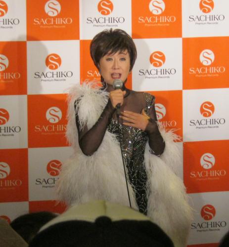 新曲「茨の木」の発売記念イベントを開いた小林幸子